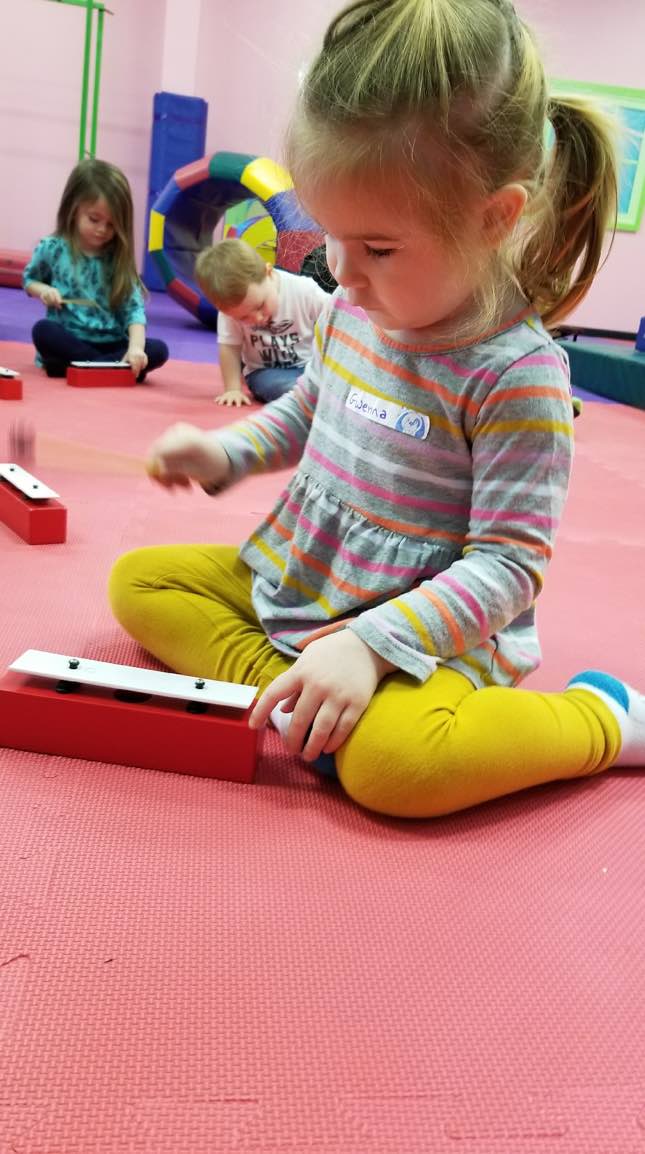 Romp n' Roll of Willow Grove offers age appropriate music classes for children near you.