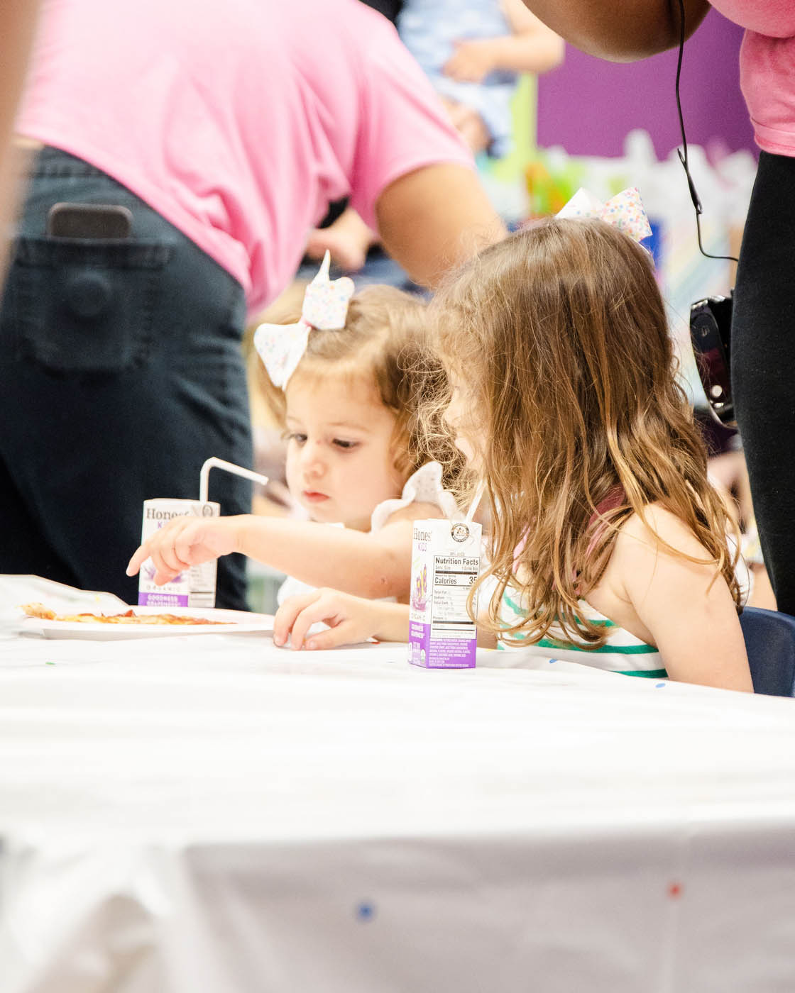 Kids at a party at Romp n' Roll - a childrens party franchise.