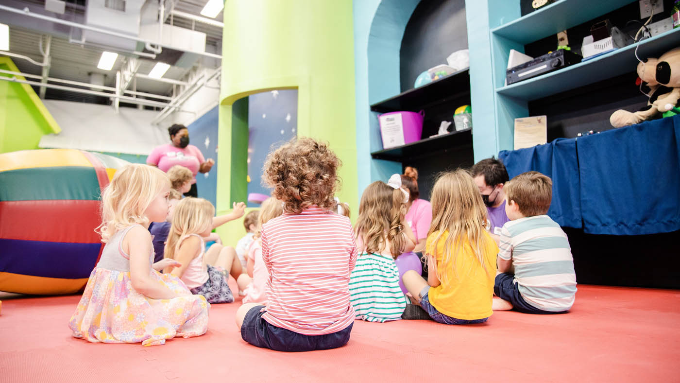 A group of kids enjoying dance classes for 3 and 4 year olds in St. Petersburg, {fran_state_abbre} with Romp n' Roll. 